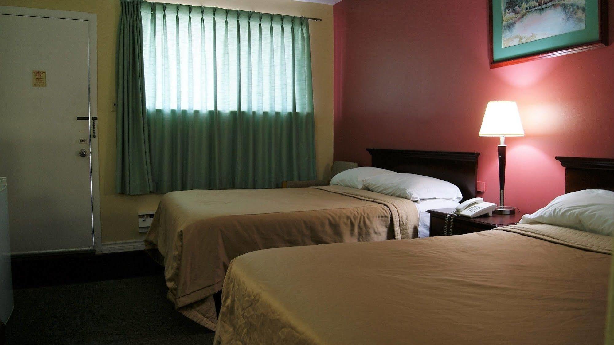 Blue Jay Motel Пітерборо Екстер'єр фото