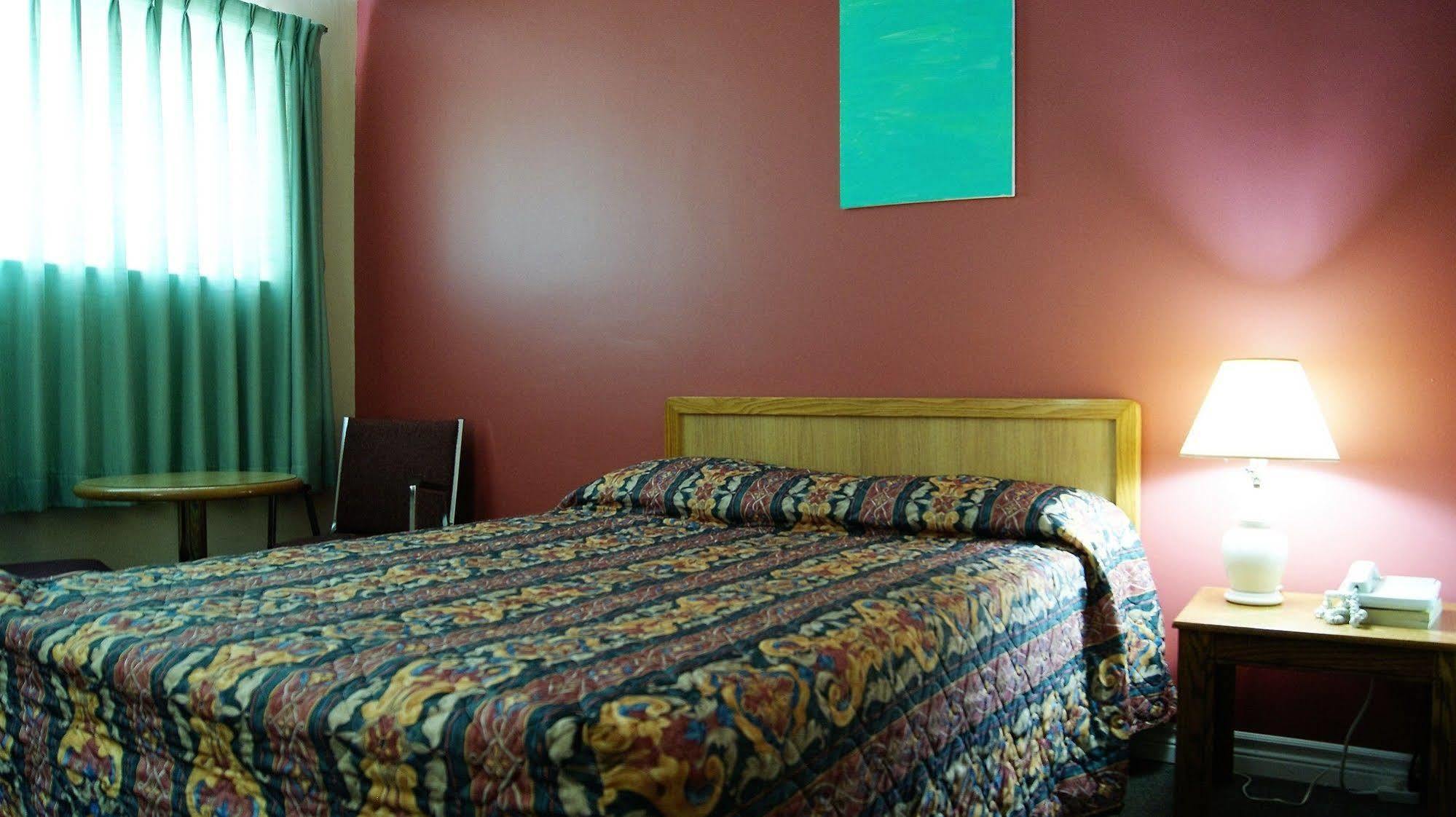 Blue Jay Motel Пітерборо Екстер'єр фото